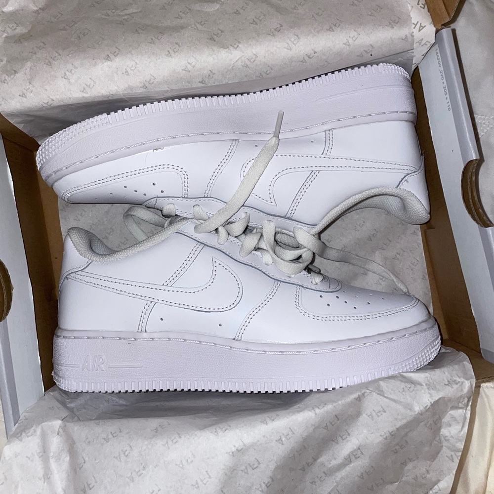 Nike Air Force 1 LE Big Kids' Shoes Size 6Y